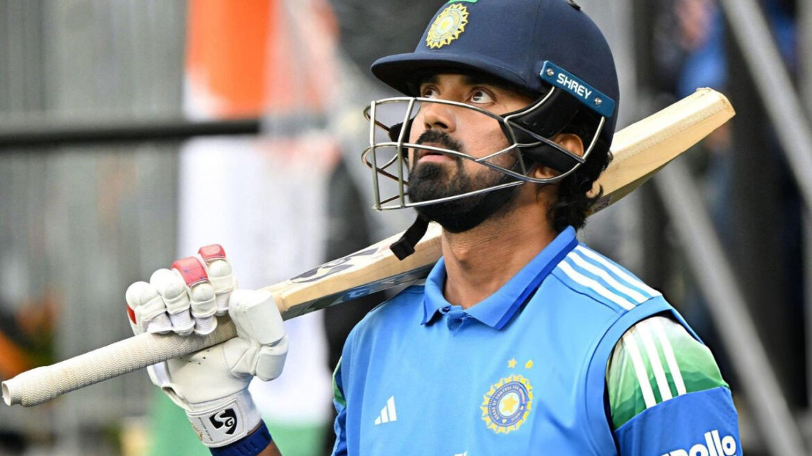 केएल राहुल को मिली साउथ अफ्रीका के खिलाफ वनडे टीम की कप्तानी, जडेजा-गायकवाड़ का हुआ कमबैक | Indian team announced for South Africa KL Rahul replaced Gill as captain