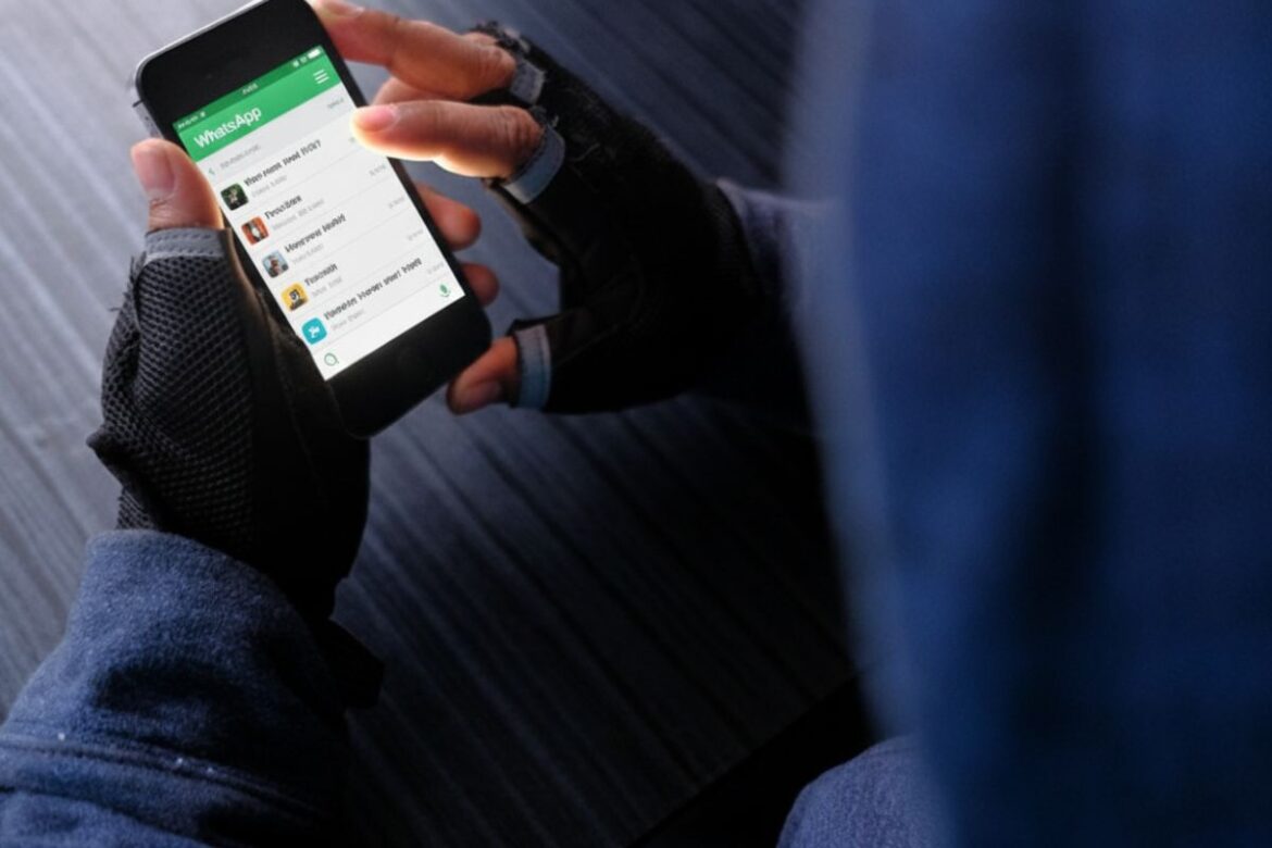 वॉट्सऐप पर आ रही नए साल की बधाइयां हो सकती हैं स्कैम, जानें कैसे रहे सेफ