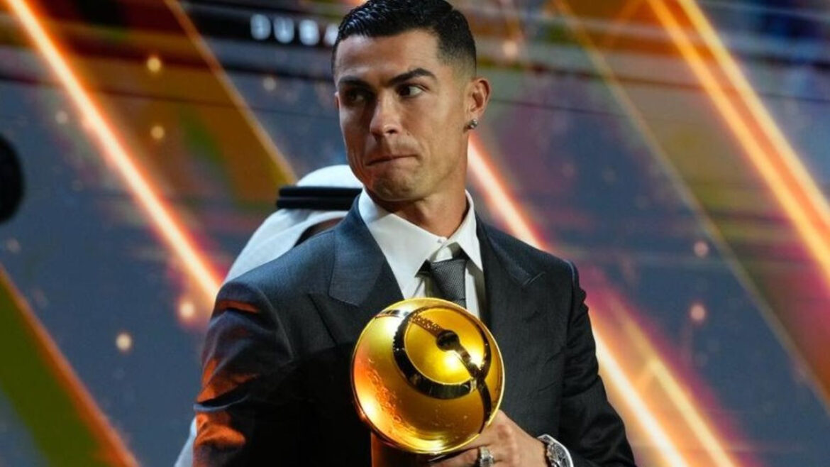 'चाहे मिडिल ईस्ट हो या यूरोप, मुझे फुटबॉल खेलना पसंद: 1000 गोल पूरे करूंगा', रोनाल्डो ने दुबई में जीता अवॉर्ड