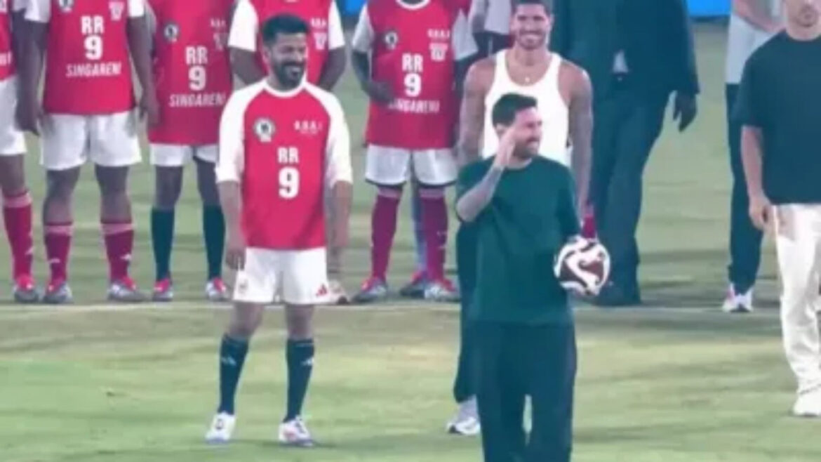 लियोनल मेसी ने मार लिया मैदान, तेलंगाना सीएम संग खेला फुटबॉल मैच; वीडियो में देखें दर्शकों का कैसे किया मनोरंजन | Lionel Messi played football with Telangana CM Revanth Reddy