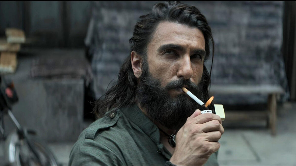 कांतारा के 'देव' की नकल कर बुरी तरह फंसे रणवीर सिंह, माफी के बावजूद FIR दर्ज | Case filed against veteran actor Ranveer Singh for imitating Kantara divine scene