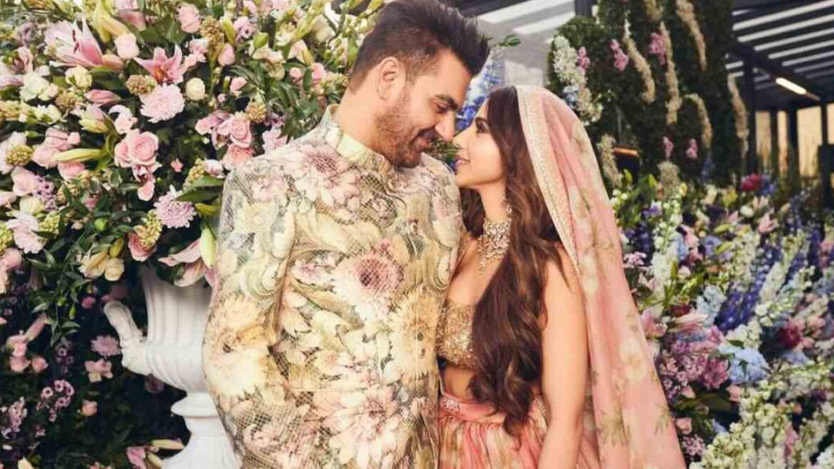 शादी की सालगिरह पर शूरा ने दिखाया अरबाज खान का धमाकेदार डांस! वीडियो ने सोशल मीडिया पर लगाई 'आग' | Arbaaz Khan Dances His Heart Out Sshura Khan 2nd Anniversary Post watch video