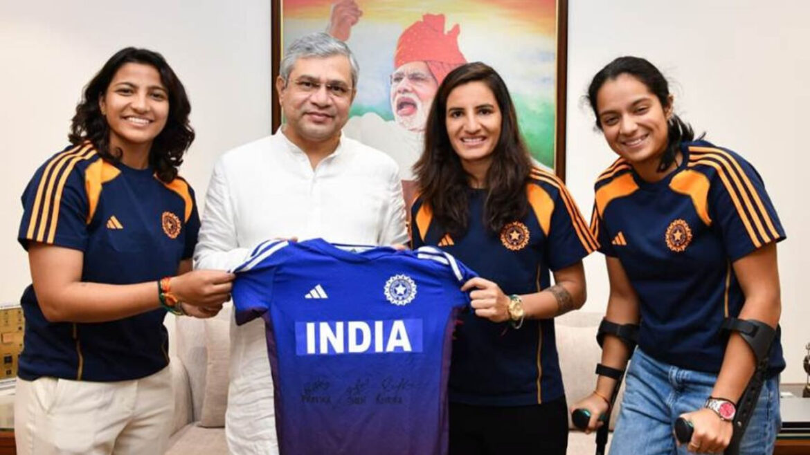वर्ल्ड कप विजेता भारतीय महिला क्रिकेटर्स को रेलवे का स्पेशल प्रमोशन, अब मिलेंगी ये हाई-फाई सुविधाएं  | Railways to provide special promotion to World Cup-winning Indian women cricketers, get these facilities