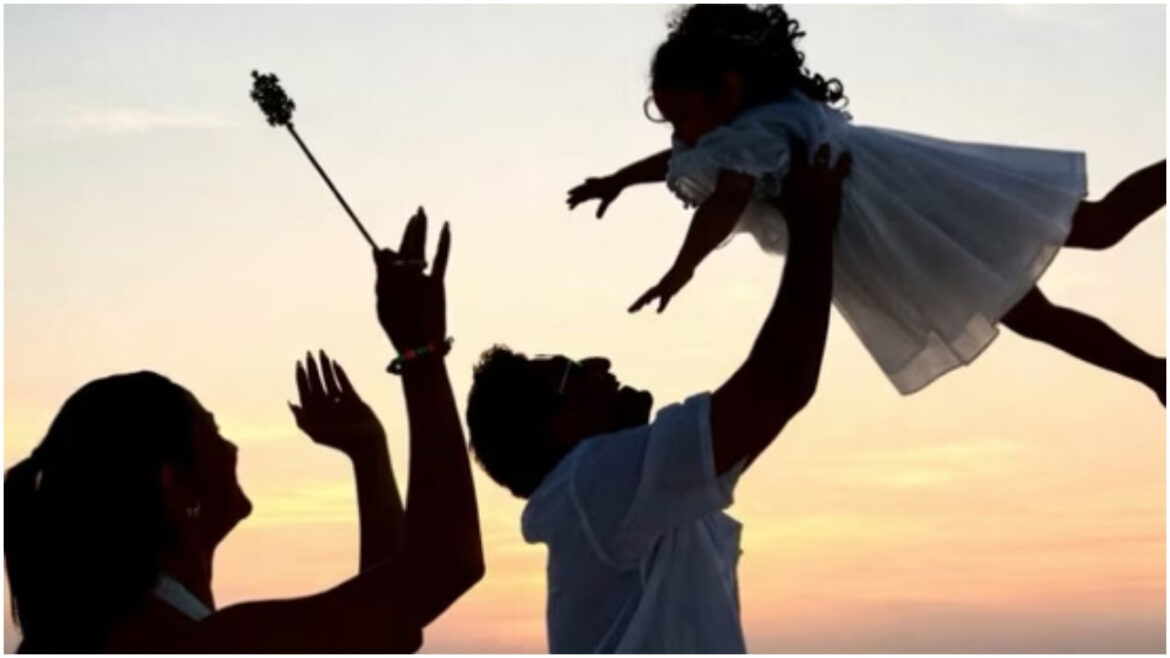 आलिया भट्ट ने ऐसे मनाया पति रणबीर कपूर और बेटी राहा संग न्यू ईयर, तस्वीरें देख गदगद हुए फैंस | Alia Bhatt Shares New Year 2026 Photo Raha Plays With Ranbir Kapoor Fans Melt