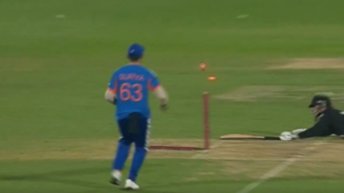 IND vs NZ: हार्दिक के सामने रन चुराने की सेंटनर ने की गुस्ताखी, वी़डियो में देखें 'बुलेट थ्रो' से कैसे निकाली सैंटनर की सारी चालाकी | IND vs NZ 4th T20I Hardik Pandya ran out Mitchell Santner