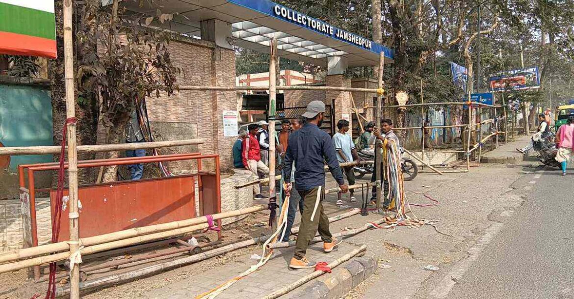 Mango Nagar Nigam Election: मानगो नगर निगम चुनाव के लिए कल से शुरू होगा नामांकन, DC ऑफिस में की गई बैरीकेडिंग