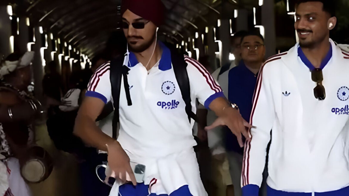 पाकिस्तान के साथ मुकाबले से पहले रहमान डकैत बने अर्शदीप सिंह, वीडियो में देखें कोलंबों की धरती पर कैसे ली रॉयल एंट्री | India vs Pakistan T20 World Cup 2026 Colombo match Indian cricket team Arshdeep Singh viral dance video on rahman dakait song