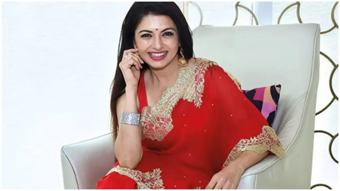 Bhagyashree Birthday: किस हाल में हैं सलमान खान की पहली हीरोइन भाग्यश्री? 57 साल की उम्र में बॉलीवुड की टॉप एक्ट्रेसेस को देती हैं मात | Bhagyashree Birthday Special Maine Pyar Kiya Actress Looks 27 At 57 Life Family Career