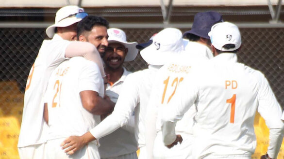 पारस डोगरा की अगुवाई वाली जम्मू-कश्मीर ने रचा इतिहास, 65 सालों बाद पहली बार किया रणजी ट्रॉफी पर कब्जा | jammu and kashmir cricket team beat Karnataka 67 year wait creates history with first ranji trophy title auqib nabi qamran iqbal