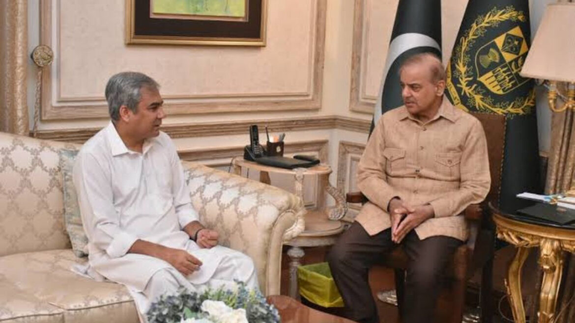 24 घंटे में भारत-पाक मैच पर आएगा अपडेट, PCB को 'कंगाल' शहबाज सरकार दिवालिया होने से बचाएगी? | PCB May Reconsider India Match Decision T20 World Cup stance in 24 hours Final Call Depends on Pakistan PM Shehbaz Sharif