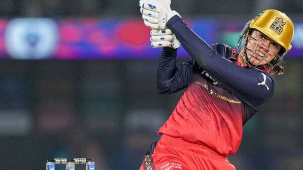 स्मृति मंधाना ने WPL फाइनल में रचा इतिहास, सबसे तेज फिफ्टी का बनाया रिकॉर्ड, ऑरेंज कैप जीतने वाली भारतीय महिला बनी