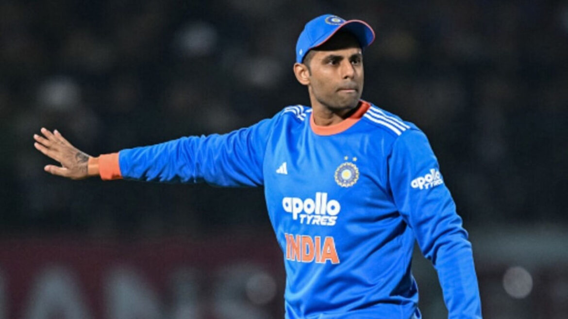 T20 World Cup 2026: कप्तान सूर्यकुमार यादव के पास विराट कोहली को पीछे छोड़ने का सुनहरा मौका | T20 world cup 2026 Suryakumar yadav needs only one fifty to surpass virat kohli record most fiifty plus score in t20 at home
