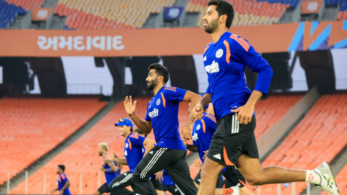 India vs South Africa Live Streaming: कहां देखें भारत-अफ्रीका T20 वर्ल्ड कप मैच की लाइव स्ट्रीमिंग, यहां जानें हेड-टू-हेड, पिच और मौसम रिपोर्ट | India vs south africa super 8 match live streaming T20 World Cup 2026 where and watch india vs sa live telecast