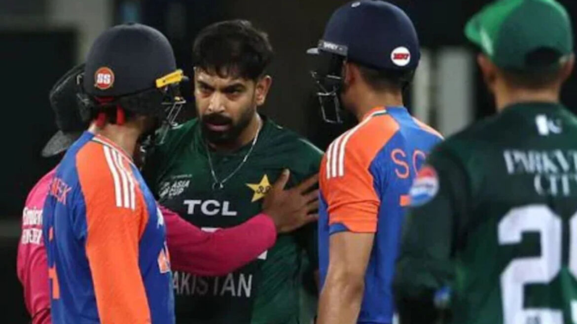 हाईवोल्टेज ड्रामे के बाद झुका पाकिस्तान, T20 विश्व कप में भारत के खिलाफ खेलने को हुआ राजी | Pakistan agree play against India in T20 World Cup