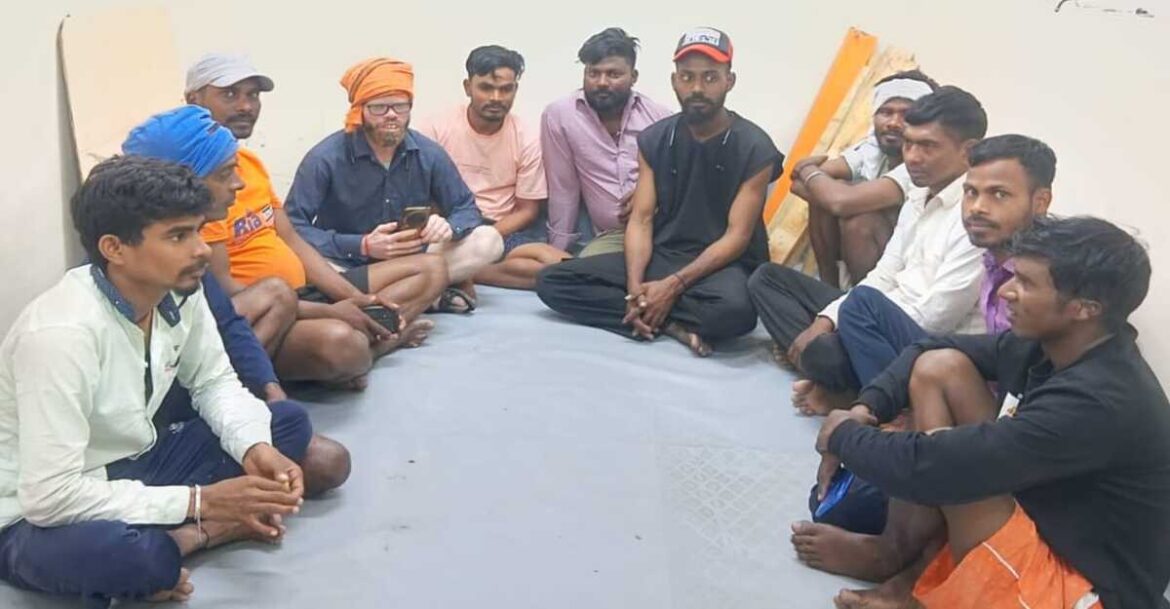 Giridih News : दुबई में फंसे झारखंड के 14 मजदूर, वीडियो भेज कर सरकार से लगाई वापसी की गुहार