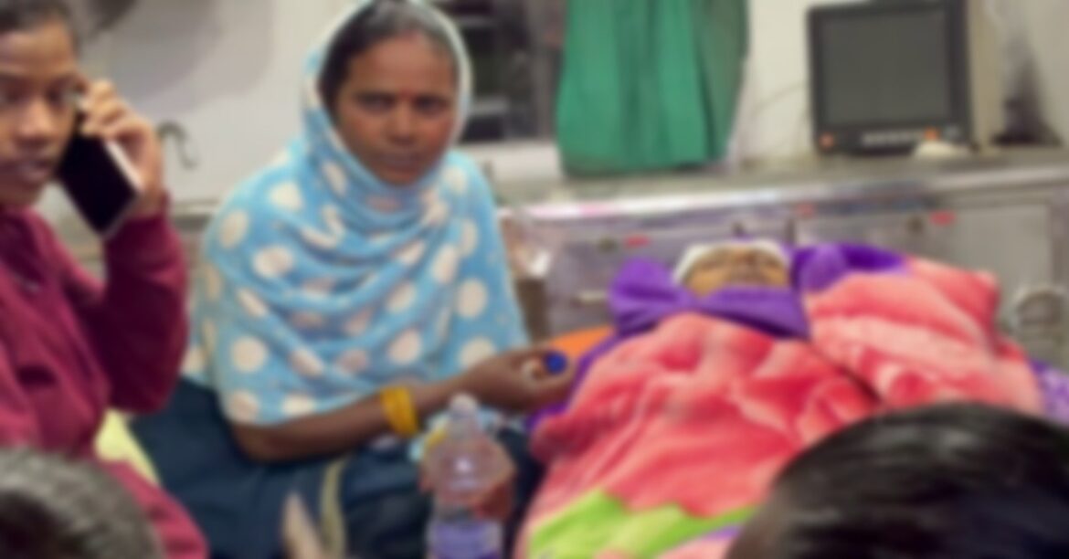 Chakradharpur News : चक्रधरपुर में स्कूटी ने मारी मां-बेटी को टक्कर, बेटी की हालत नाजुक, टीएमएच रेफर