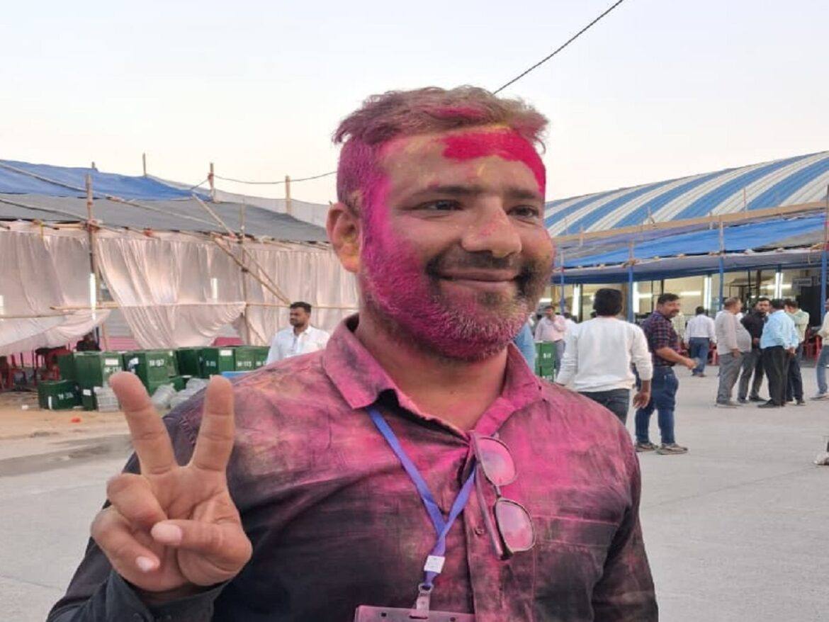 JAMSHEDPUR : जुगसलाई वार्ड संख्या 17 से पत्रकार प्रवीण सेठी बने पार्षद, समाजसेवा से बनाई है अलग पहचान