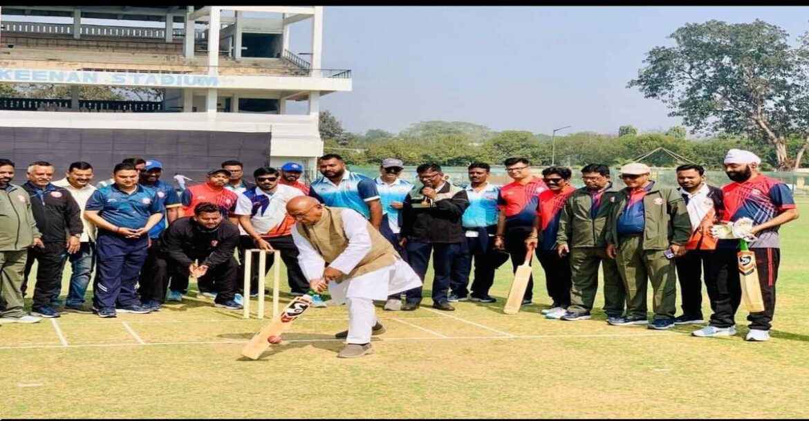 Jamshedpur News : प्रेस क्लब ऑफ जमशेदपुर का मीडिया कप क्रिकेट टूर्नामेंट शुरू, हुडको की टीम ने डिमना को हराया