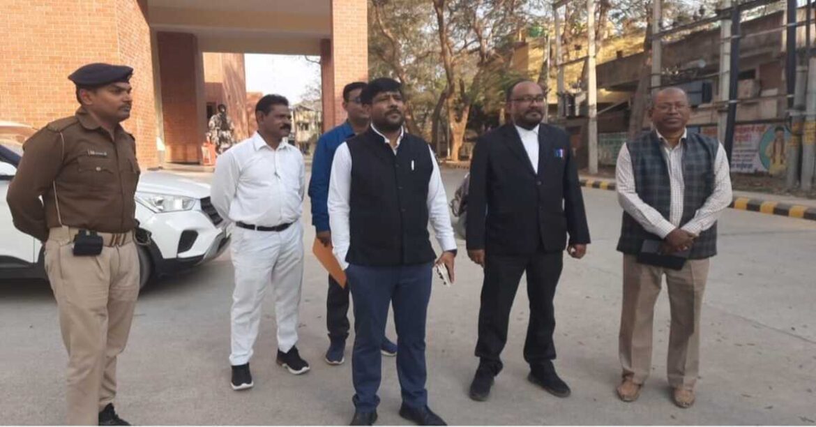 ⁩डायन बिसाही कांड के पीड़ित परिवार को 25 हजार की त्वरित आर्थिक सहायता