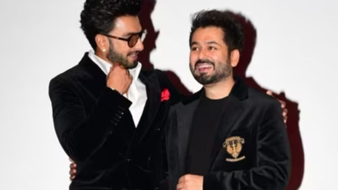 'धुरंधर: द रिवेंज' से फिर लोगों के फेवरेट बने आदित्य धर! फिल्म बनाकर हासिल कर लिया ये नया रिकॉर्ड! | Aditya Dhar leads IMDb Popular Indian Celebrities List post Dhurandhar 2 release know here what get Ranveer Singh ranks