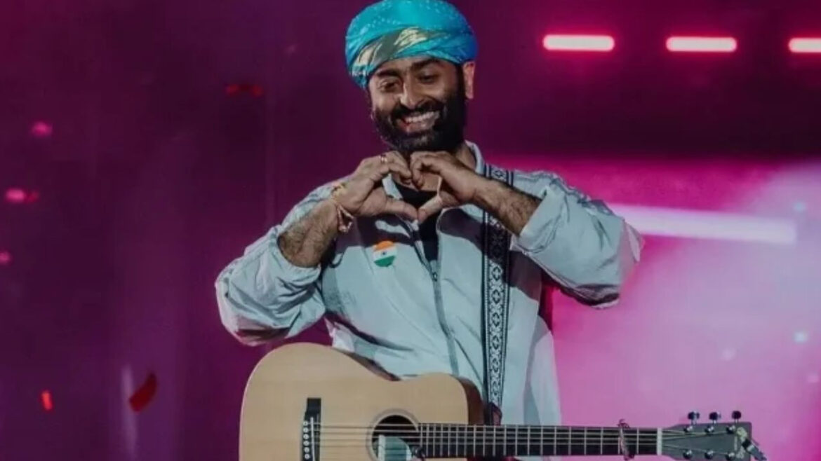 अरिजीत सिंह ने फैंस को दिया सरप्राइज, रिटायरमेंट के बाद रिलीज हुआ पहला इंडिपेंडेंट ट्रैक 'रैना'; Video | Arijit Singh surprises fans with his first independent track post retirement Raina Video