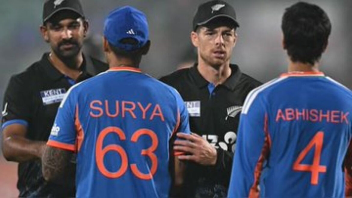 IND vs NZ: फाइनल से पहले फैंस कर रहे 'नजर उतारने' की मजेदार रस्म, वीडियो वायरल; इतिहास रचने को तैयार टीम इंडिया | IND vs NZ fans do nazar utarna ritual in Narendra Modi Stadium Ahmedabad before t20 world cup final video viral