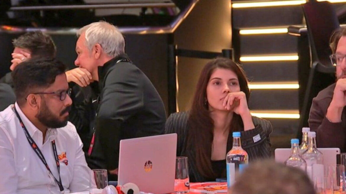 पाकिस्तानी खिलाड़ी अबरार अहमद को खरीदते ही घिरी काव्या मारन, सनराइजर्स लीड्स का एक्स अकाउंट भी हुआ सस्पेंड | Kavya Maran Faces Backlash Over Pakistan Spinner Abrar Ahmed Signing Sunrisers Leeds X Account Suspended After Controversyin Hundred Auction