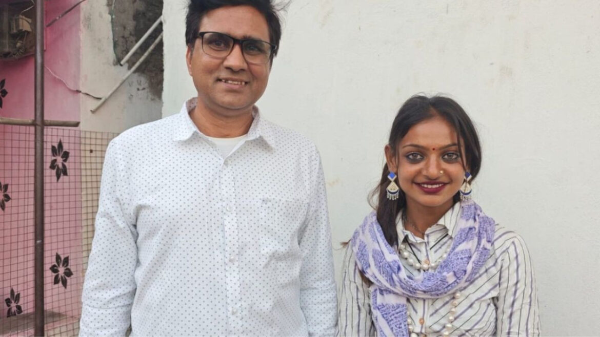 'मुझे गलत तरीके से छुआ...', मोनालिसा भोसले ने डायरेक्टर सनोज मिश्रा पर लगाया यौन उत्पीड़न का आरोप, दर्द बयां कर रो पड़ी 'वायरल गर्ल' | Monalisa Bhosle accuses director Sanoj Mishra of harassment breaking down tears as she expresses her pain