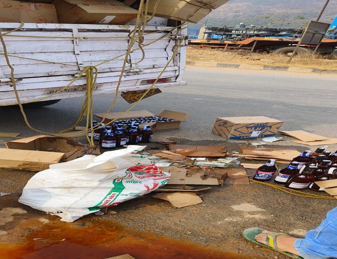 JAMSHEDPUR : एमजीएम पुलिस ने फर्जी तरीके से शराब की बड़ी खेप खपाने की साजिश को किया नाकाम, भारी मात्रा में विदेशी शराब के साथ एक गिरफ्तार, देखिए (VIDEO)