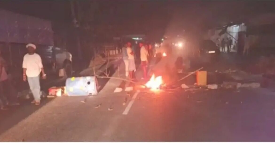 Jamshedpur Accident : ग्रामीणों ने ड्राइवर को बना लिया था बंधक, बाद में पुलिस ने कर लिया गिरफ्तार