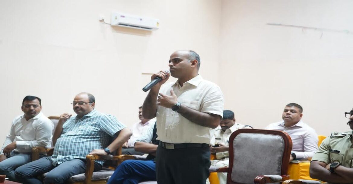 Jamshedpur News : ईद, सरहुल, हिंदू नववर्ष व रामनवमी को लेकर जिला स्तरीय शांति समिति की बैठक, अफवाह फैलाई तो होगी कार्रवाई