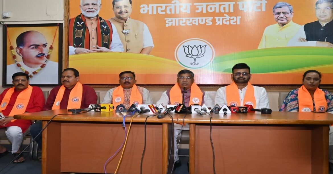 JHARKHAND POLITICAL NEWS: गरीबों के रहने का आवास नहीं, हेमंत सोरेन झारखंड में बनाएंगे शीश महल, जानें और क्या कहा बीजेपी प्रदेश अध्यक्ष ने