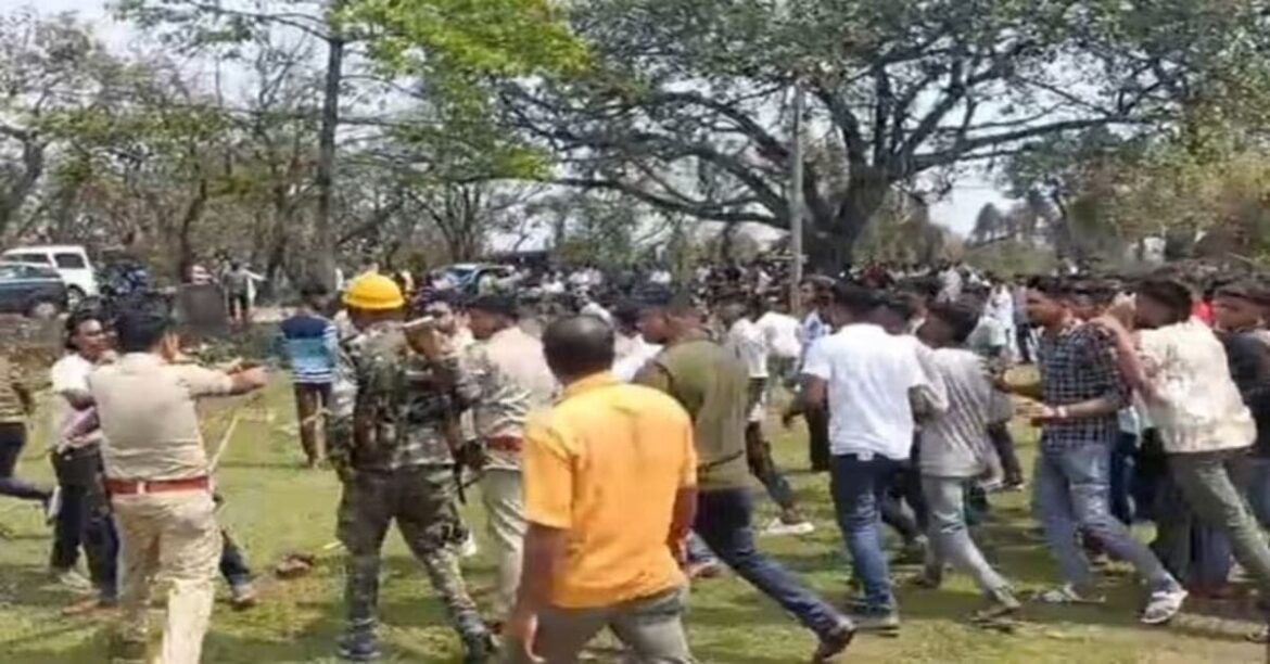 Dhanbad News : धनबाद में माहौल बिगाड़ने की कोशिश, बवाल के बाद हुआ लाठीचार्ज