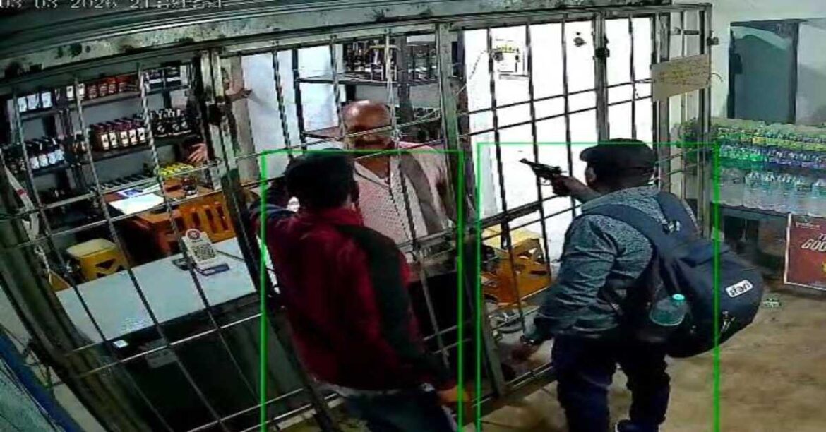 RANCHI CRIME NEWS : शराब दुकान पर फायरिंग के बाद बाइक सवार अपराधी फरार, तलाश जारी 