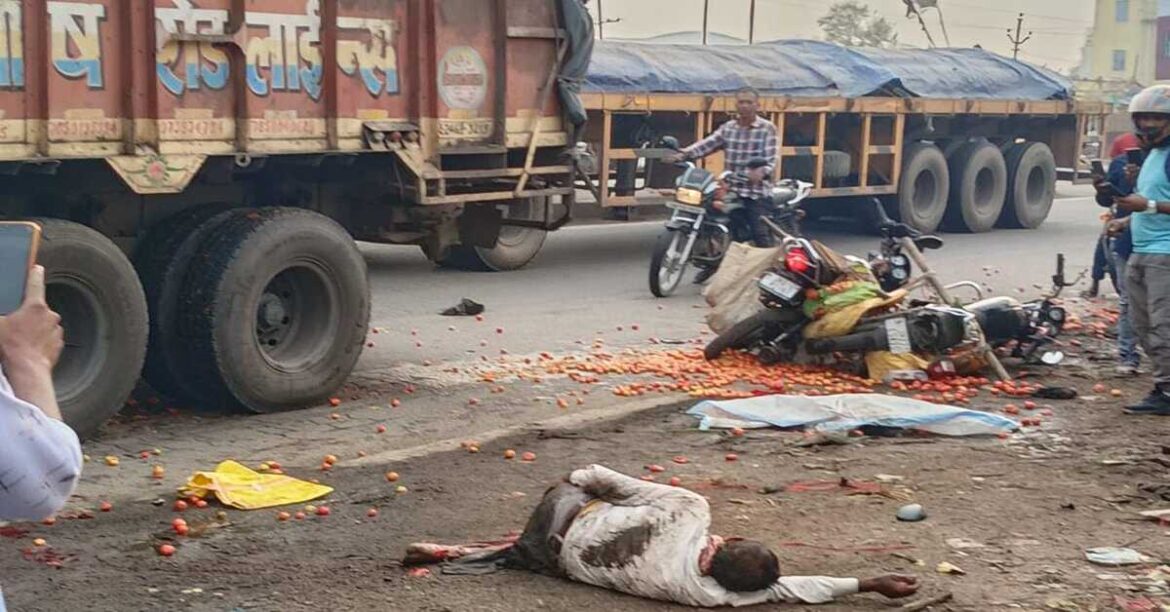 RANCHI NEWS: सब्जी बाजार में तेज रफ्तार ट्रक ने तीन किसानों को मारी टक्कर, 2 गंभीर