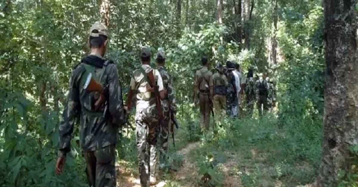 West Singhbhum News : सारंडा में सुरक्षा बलों के दबाव से नक्सलियों में दरार, आत्मसमर्पण कर सकते हैं आधा दर्जन से अधिक उग्रवादी