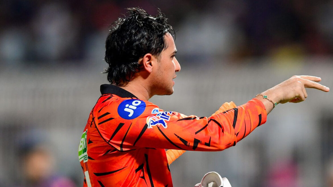 IPL आचार संहिता के उल्लंघन करने पर अभिषेक शर्मा को लगा जुर्माना, 25% मैच फीस और डिमेरिट पॉइंट का लगा झटका | Abhishek Sharma Fined for Violating IPL Code of Conduct Hit with 25 percent Match Fee Deduction and a Demerit Point