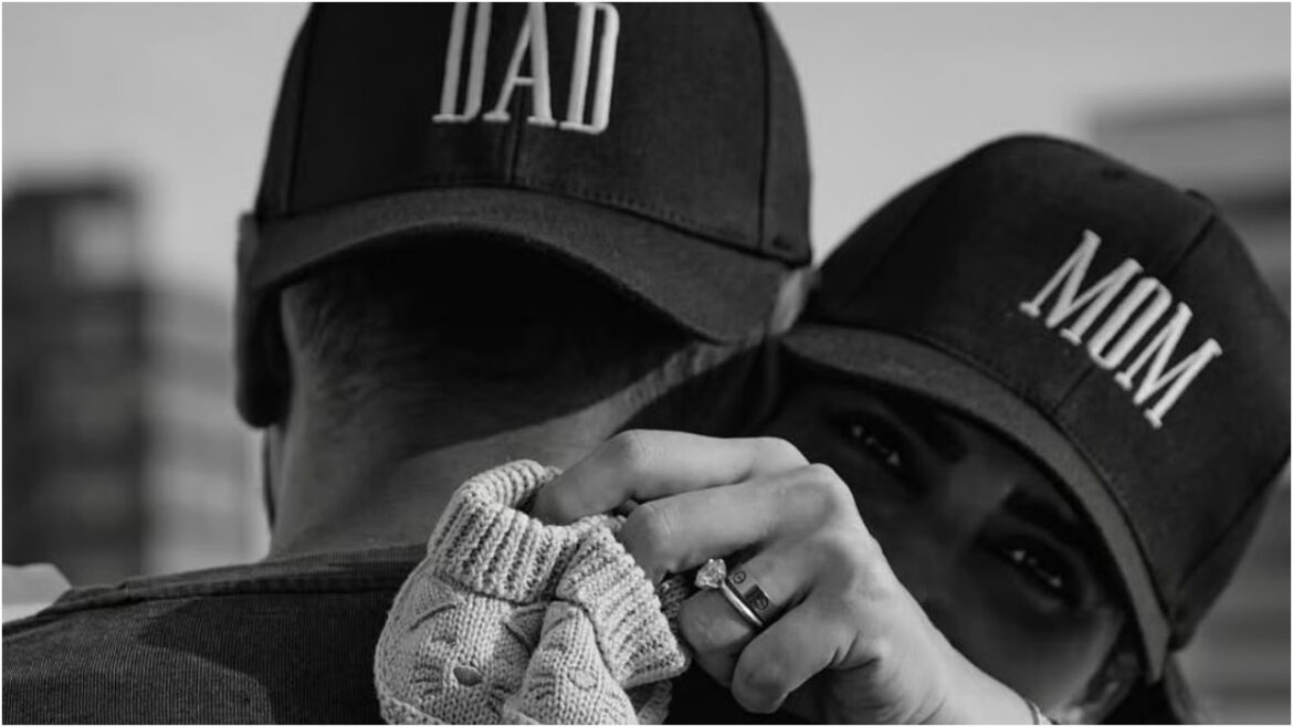 शादी के 4 साल बाद करिश्मा तन्ना ने दी सबसे बड़ी खुशखबरी, जानिए कब आएगा एक्ट्रेस के घर नन्हा मेहमान | Karishma Tanna Announces Pregnancy With Husband Varun Bangera Due In August 2026