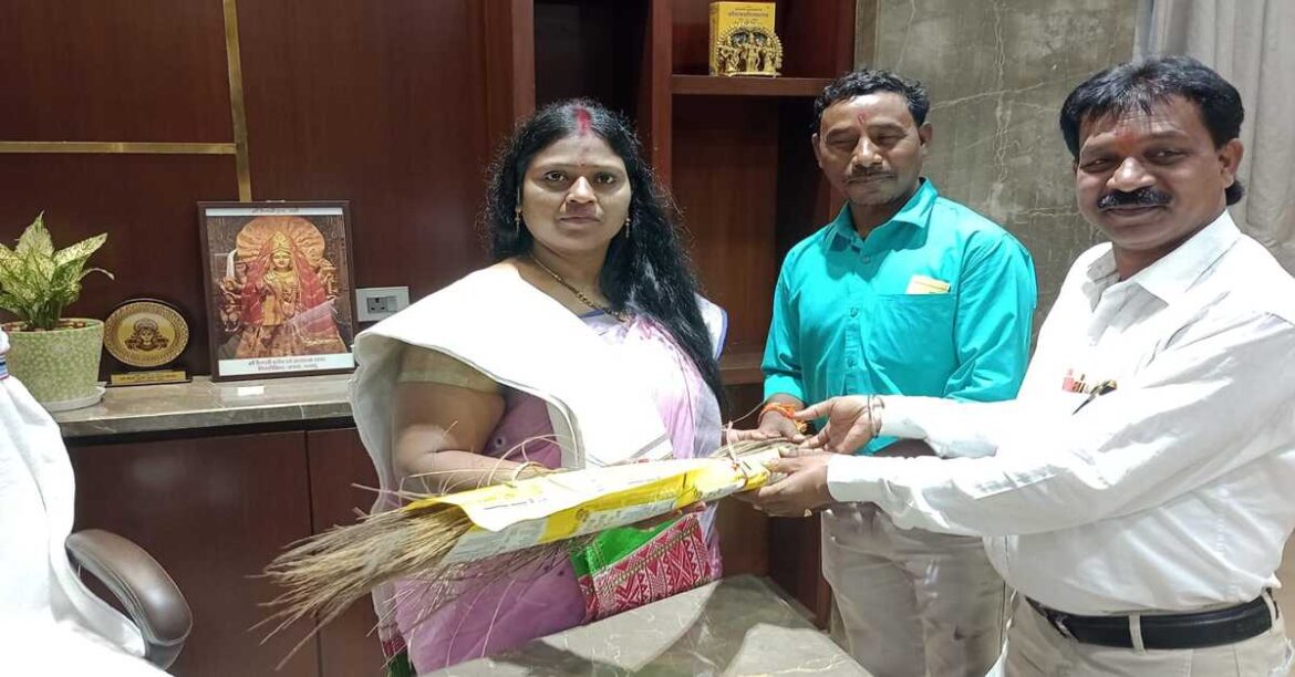 RANCHI MAYOR NEWS: मेयर की अनोखी पहल, फूल की बजाय झाड़ू लेकर आने की कर दी अपील