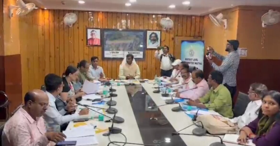 RANCHI NEWS: डीसी ने दिए सख्ती के संकेत, री-एडमिशन व फीस वसूली पर स्कूल प्रबंधन के साथ अगले हफ्ते होगी बैठक